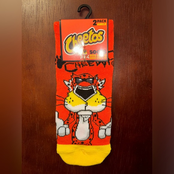 CHEETOS NOVELTY ANKLE SOCKS NWT MEN’S SHOE SIZE 6-12 - Picture 1 of 2